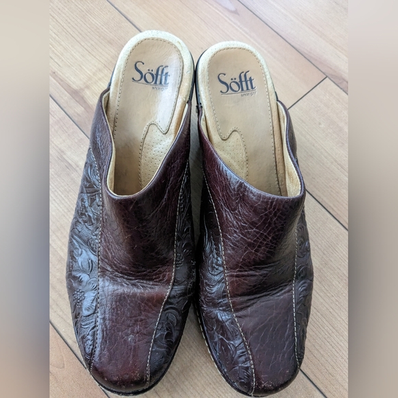Sofft London Women's Brown Floral Embossed Leather Mules Clogs Shoes Size 9 M - Picture 3 of 7